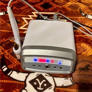 Mini Portable Facial Massager, R-F Facial Machine